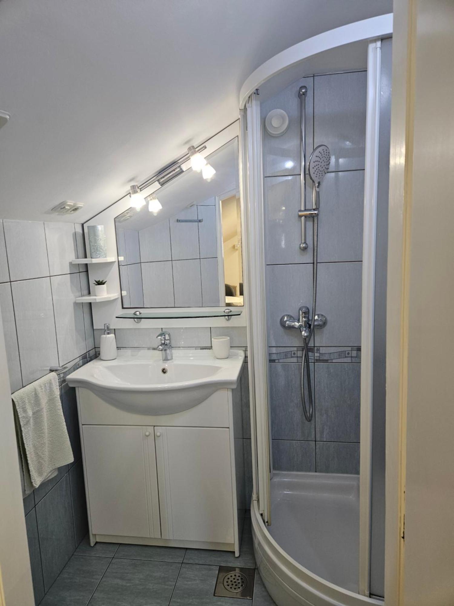 Lovely Attic Apartman-Melani Ζαντάρ Εξωτερικό φωτογραφία